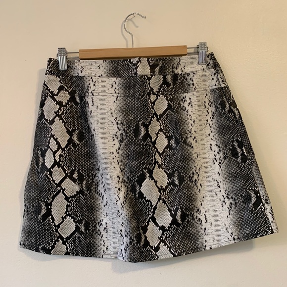 Faux leather snake print mini skirt - Picture 1 of 7